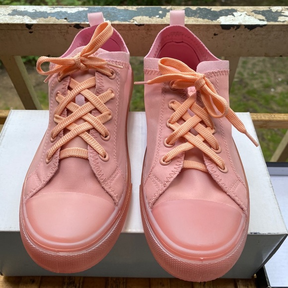 🤑SALE•🌟Low Top All Pink Mesh Sneakers With Gummy Sole 🎀 Qupid - Picture 2 of 11